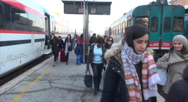 Guasto al software guasto-al-software-treno-veloce-non-parte-passeggeri-a-terra