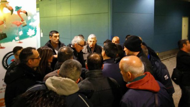 alcoa-lavoratori-bloccano-pigliaru-in-aeroporto