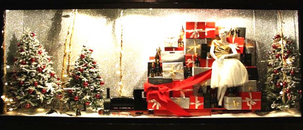 Vetrine di Natale vetrine-di-natale-concorso-premia-pi-and-ugrave-belle-e-pi-and-ugrave-social