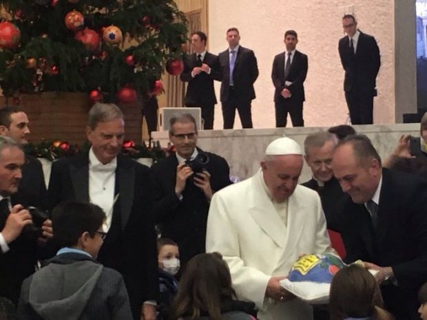 Bimbi Microcitemico bimbi-microcitemico-dono-di-natale-al-papa