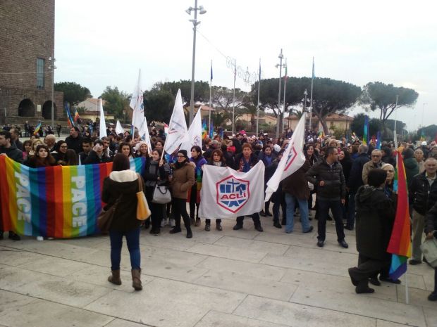 in-5-mila-alla-marcia-della-pace-per-il-lavoro-e-contro-la-povert-and-agrave-foto