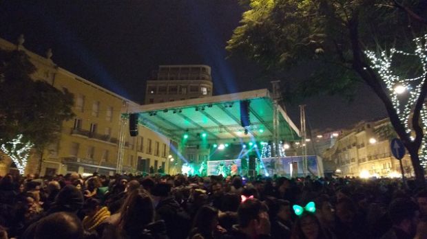 capodanno-in-migliaia-nelle-piazze-sarde-per-brindare-al-2016