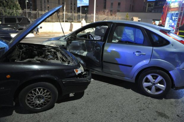 incidente-in-via-cornalias-automobilista-denunciato