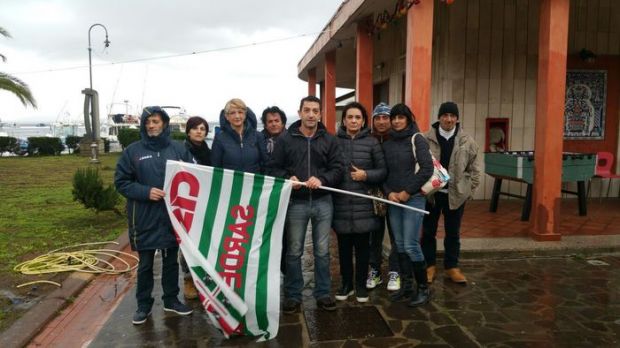 s-antioco-esplode-protesta-al-porticciolo