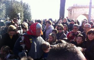 befana-nell-and-rsquo-isola-tra-riti-religiosi-e-tuffi-in-mare