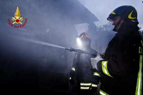 paura-a-monserrato-casolare-in-fiamme