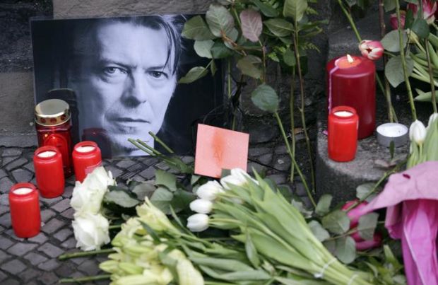 addio-duca-bianco-l-isola-piange-bowie