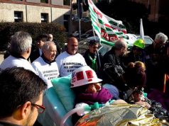 Alcoa, presidio in viale Trento. Pressing su Glencore alcoa-presidio-in-viale-trento-pressing-su-glencore