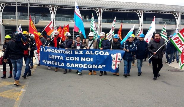 alcoa-esplode-protesta-blitz-in-aeroporto-foto