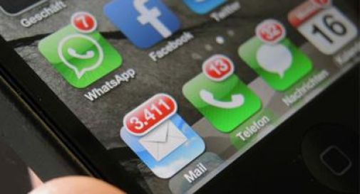 ruba-foto-a-una-ragazza-e-la-mette-come-immagine-whatsapp-denunciato