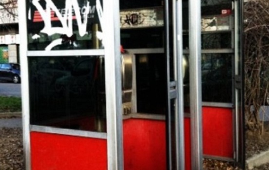 falso-allarme-bomba-3-studenti-sorpresi-nella-cabina-telefonica