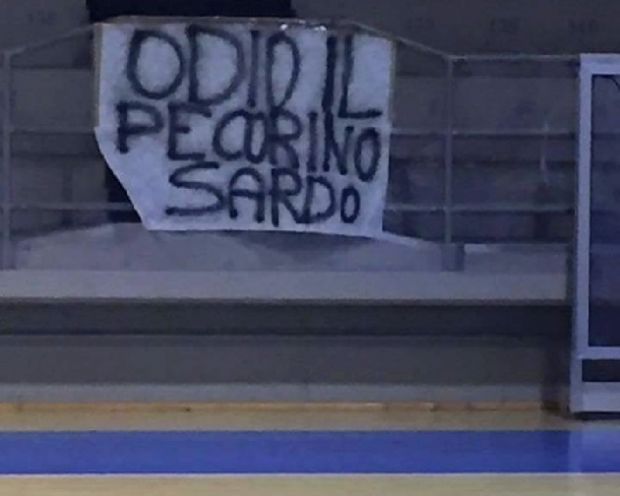 striscione-razzista-contro-la-virtus