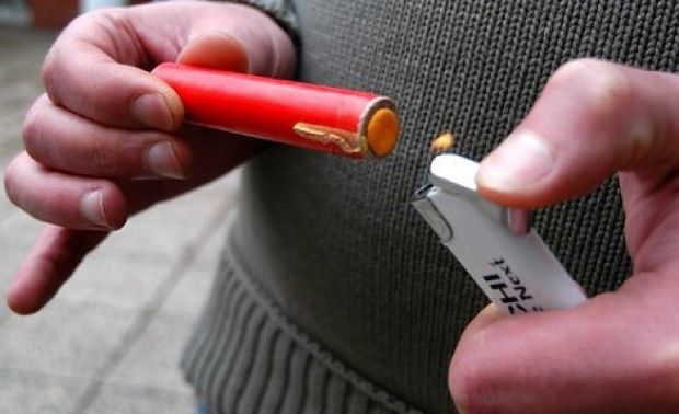 Gli esplode petardo in mano gli-esplode-petardo-in-mano-3-dita-a-rischio-amputazione