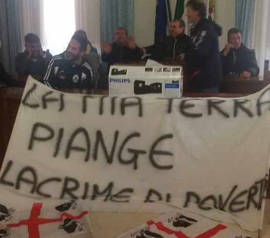 rivolta-sulcis-occupato-municipio-gonnesa