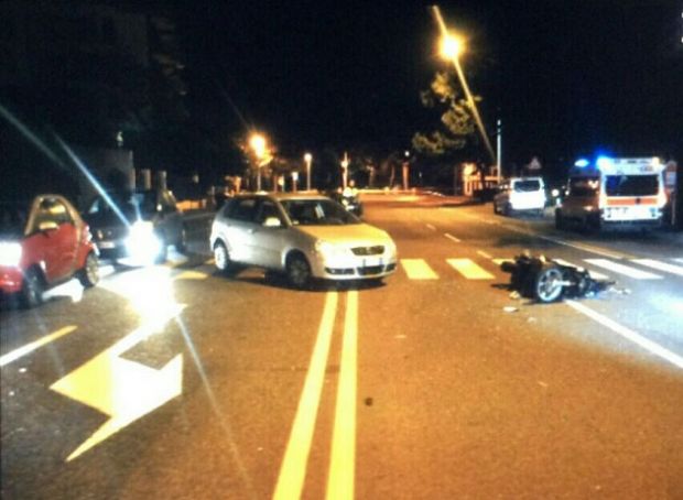 viale-diaz-scooter-contro-auto-un-ferito
