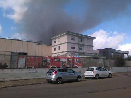 Paura a Santa Giusta paura-a-santa-giusta-incendio-distrugge-deposito-coop