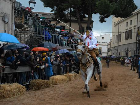 sartiglia-centrate-16-stelle-cade-cavaliere