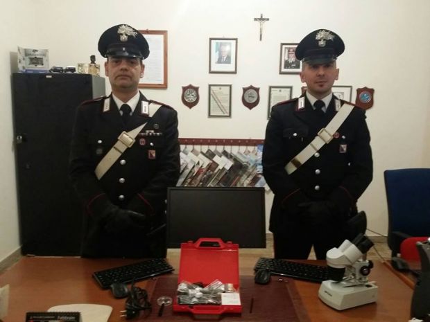 rubano-pc-e-microscopi-a-scuola-denunciati-3-minorenni