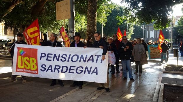 Pensionati pensionati-marcia-di-protesta-and-ldquo-no-ai-tagli-and-rdquo