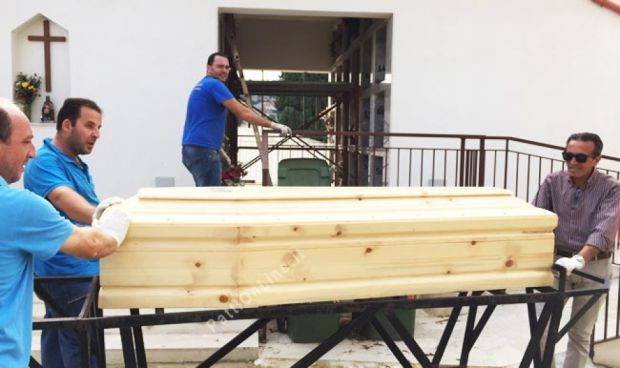 Cinque tumulazioni forzate cinque-tumulazioni-forzate-tensione-al-cimitero