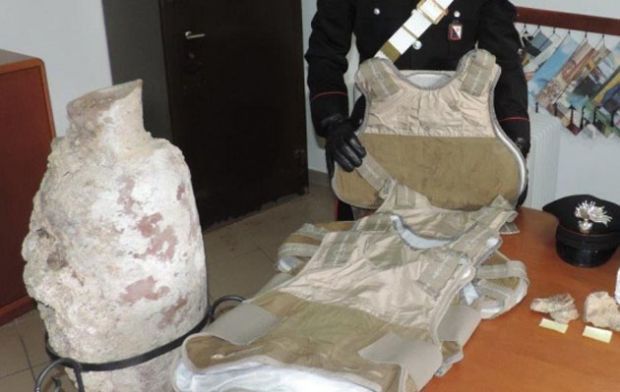 giallo-ad-arzana-in-campagna-4-giubbotti-antiproiettile