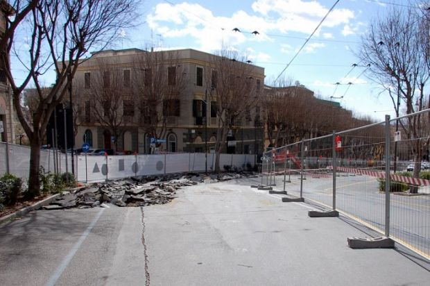 cedimenti-in-viale-regina-margherita-via-ai-lavori
