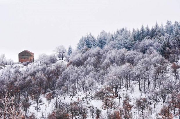 fuori-ombrelli-e-sciarpe-nel-week-pioggia-e-freddo-neve-sul-gennargentu