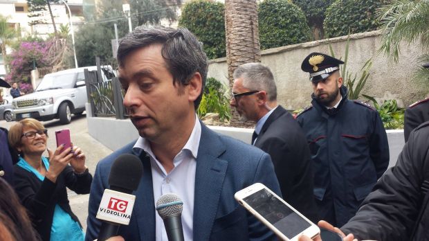 Attentati in Sardegna attentati-in-sardegna-orlando-a-cagliari-and-ldquo-la-risposta-and-egrave-la-comunit-and-agrave-and-rdquo