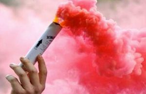 calcio-fumogeni-in-curva-daspo-a-due-tifosi-del-cagliari