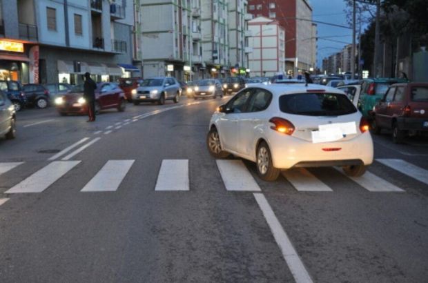 via-is-mirrionis-pedone-travolto-sulle-strisce-davanti-all-and-rsquo-ospedale