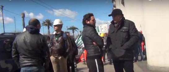 blitz-in-consiglio-regionale-and-quot-ottana-sta-morendo-and-quot