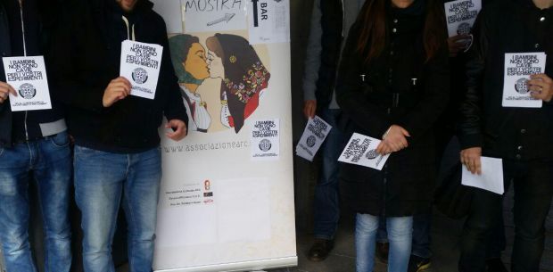 blitz-casapound-contro-and-quot-le-lesbiche-si-raccontano-and-quot