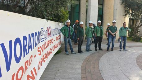 protesta-eurallumina-presidio-in-citt-and-agrave