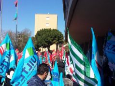 eni-protesta-in-viale-trento-and-ldquo-no-a-cessione-a-versalis-and-rdquo