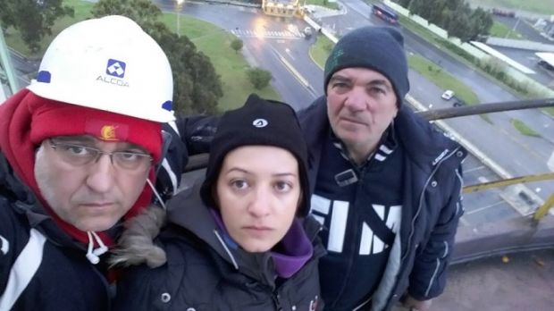 lotta-alcoa-sindacalisti-da-4-giorni-sul-silos-and-ldquo-non-scendiamo-and-rdquo