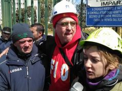 Alcoa, stop protesta: 3 sindacalisti giù dal silo alcoa-stop-protesta-3-sindacalisti-gi-and-ugrave-dal-silo