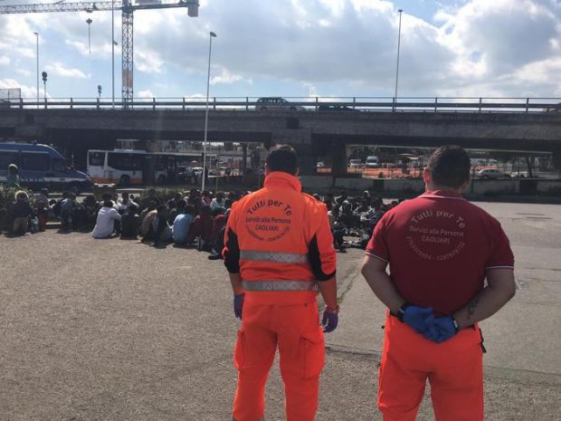 migranti-centrodestra-attacca-and-ldquo-non-and-egrave-isola-per-profughi-and-rdquo