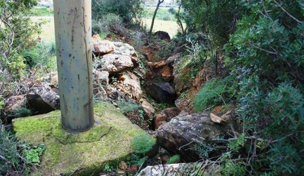 palo-elettricit-and-agrave-su-tomba-giganti-il-caso-in-regione