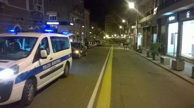 via-alghero-auto-in-retromarcia-travolge-un-pedone