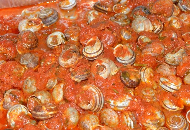 pane-indorau-e-lumache-al-pomodoro-torna-saboris-antigus