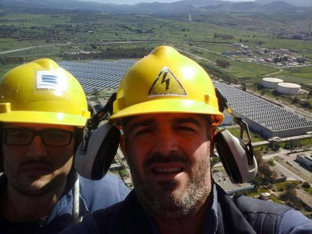 ottana-arriva-sms-regione-operai-lasciano-ciminiera