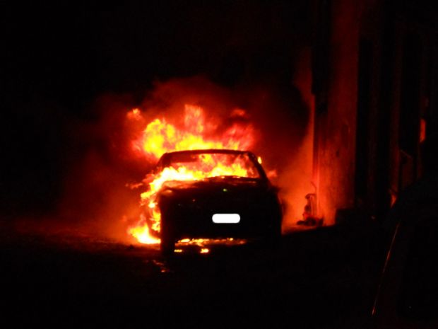 Attentato a Oliena attentato-a-oliena-distrutte-2-auto