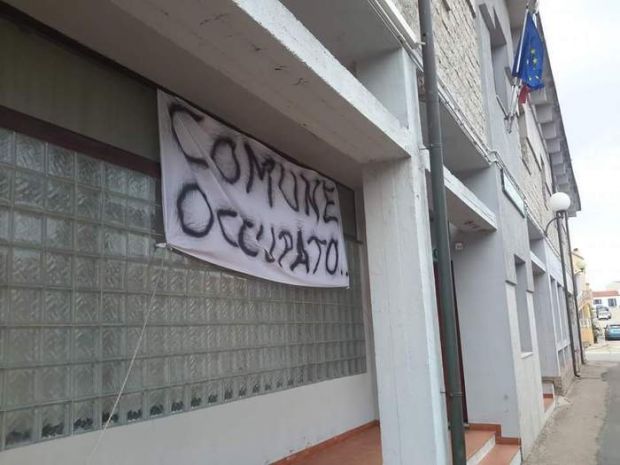 migranti-in-arrivo-comune-occupato-per-protesta