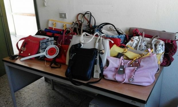 Commercio abusivo commercio-abusivo-sequestro-in-via-roma