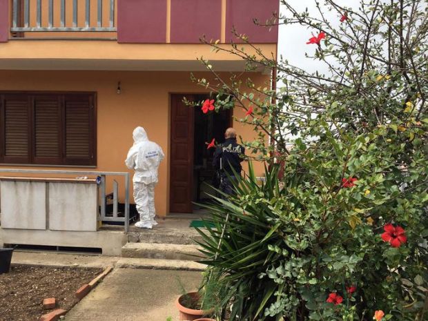 settimo-autopsia-coniugi-bastonati-e-finiti-a-coltellate-il-figlio-visto-al-poetto