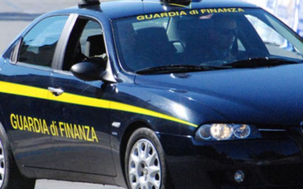 accusata-di-sequestro-e-schiavit-and-ugrave-giovane-fermata-al-porto