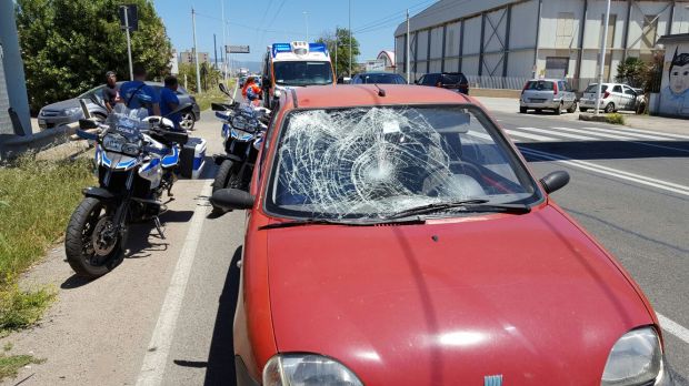 viale-marconi-spinge-bici-a-piedi-pedone-travolto-sulle-strisce-pedonali