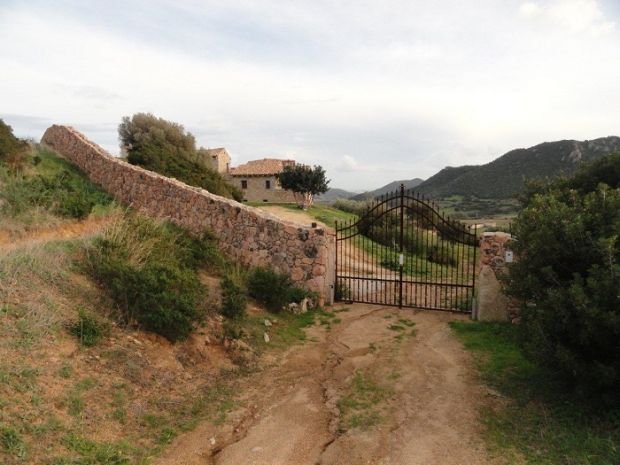 villa-abusiva-a-castiadas-condannato-ex-sindaco