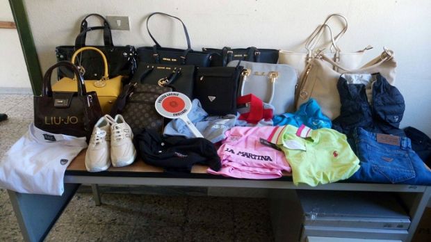 via-roma-blitz-contro-ambulanti-abusivi-multa-e-sequestro