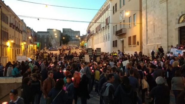 stop-omofobia-fiaccolata-e-corteo-in-citt-and-agrave